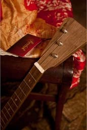 Roosebeck Deluxe Balalaika Prima, Walnut, Nylon Gig Bag