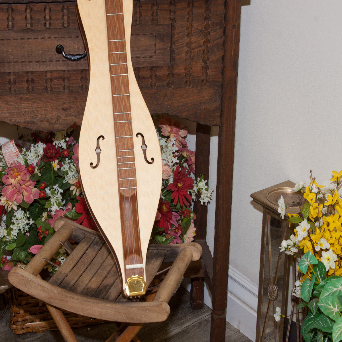 Lap Play or Stick Style! Roosebeck Cutaway Emma Mountain Dulcimer Deluxe (5 String, Spruce Soundboard, Upgraded Tuners)