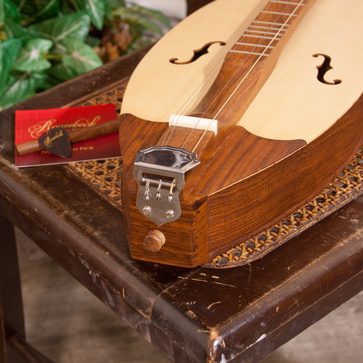Roosebeck Appalachian Grace Mountain Dulcimer (Spruce Soundboard, 4 String, F-Scrolls, Extra String Set)