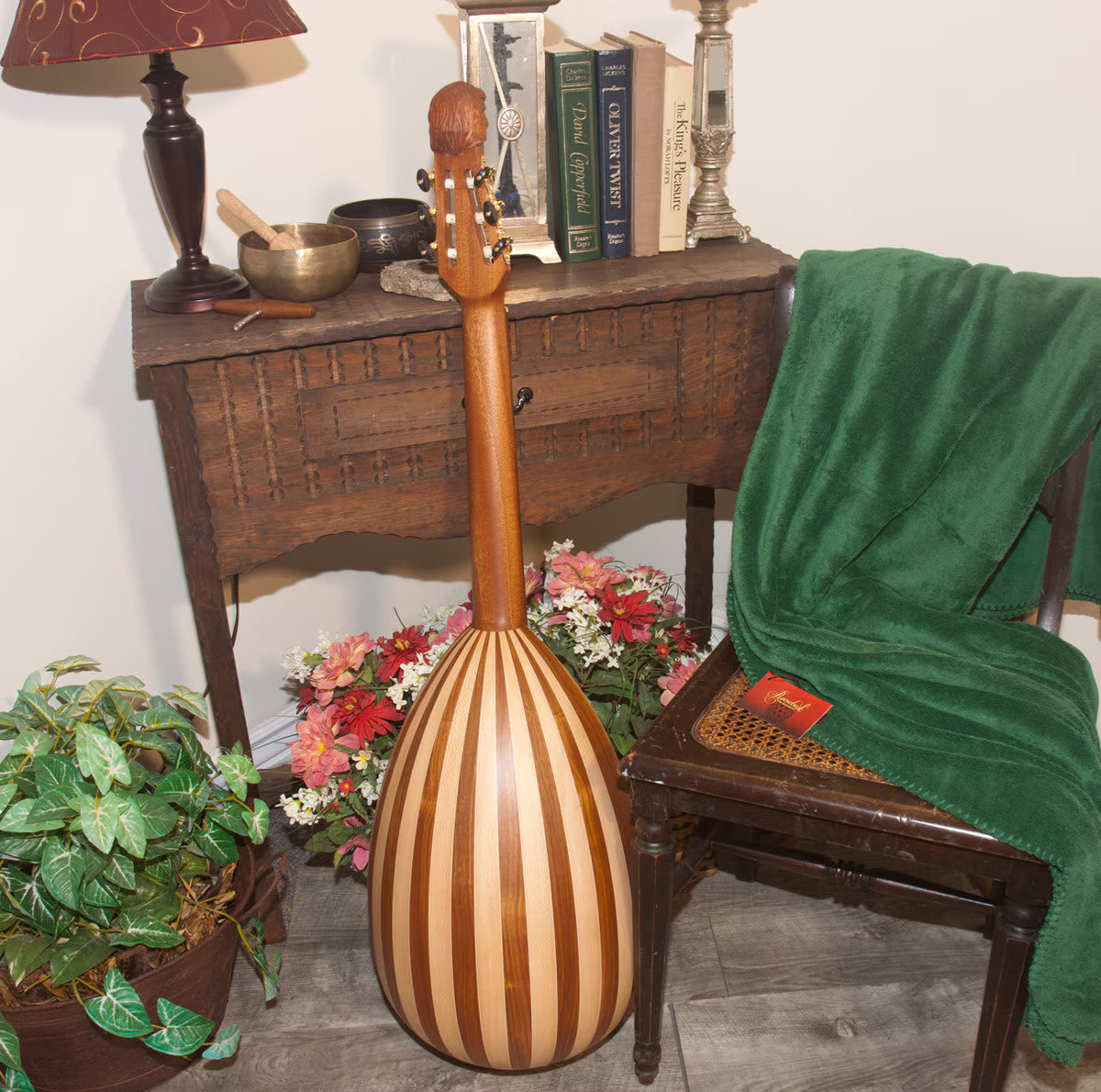 Roosebeck Deluxe Lute Guitar (6 String, Variegated Bowl Back, Geared Tuners) Padded Nylon Gig Bag