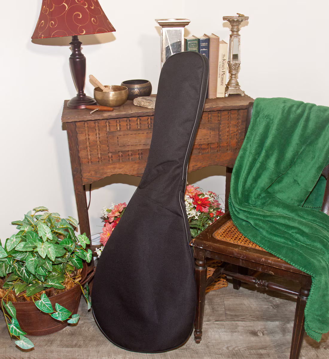Roosebeck Deluxe Lute Guitar (6 String, Variegated Bowl Back, Geared Tuners) Padded Nylon Gig Bag
