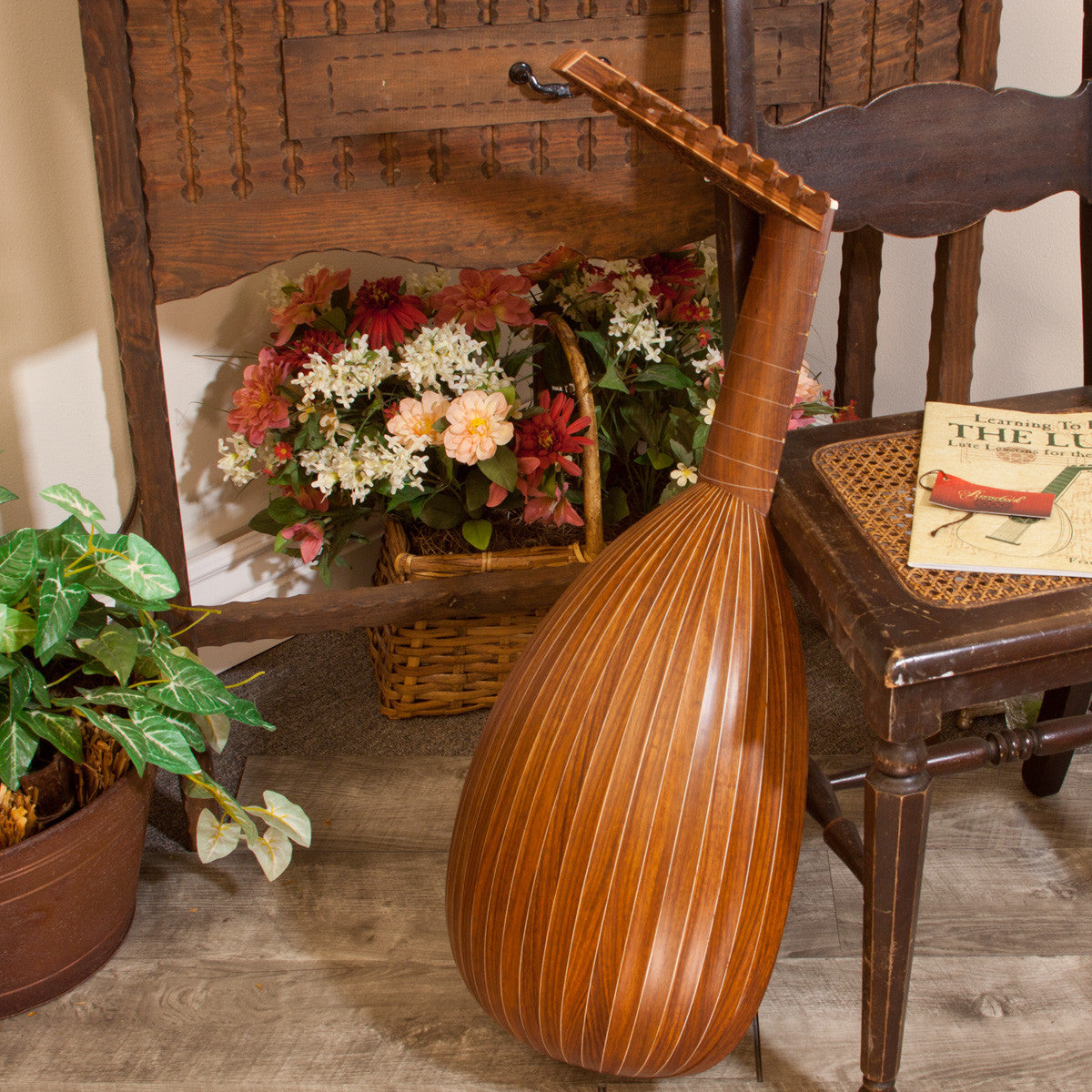 Roosebeck Premium 8-Course Renaisance Lute, full back. Handcrafted World Instruments.