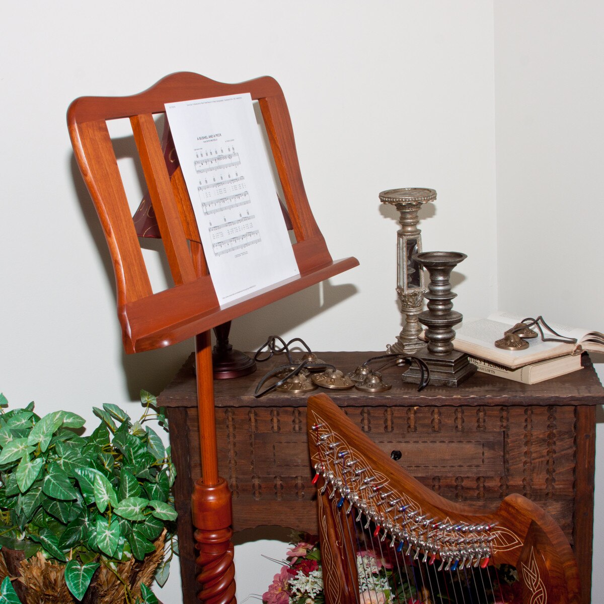 Roosebeck Solid Red Cedar Spiral Music Stand