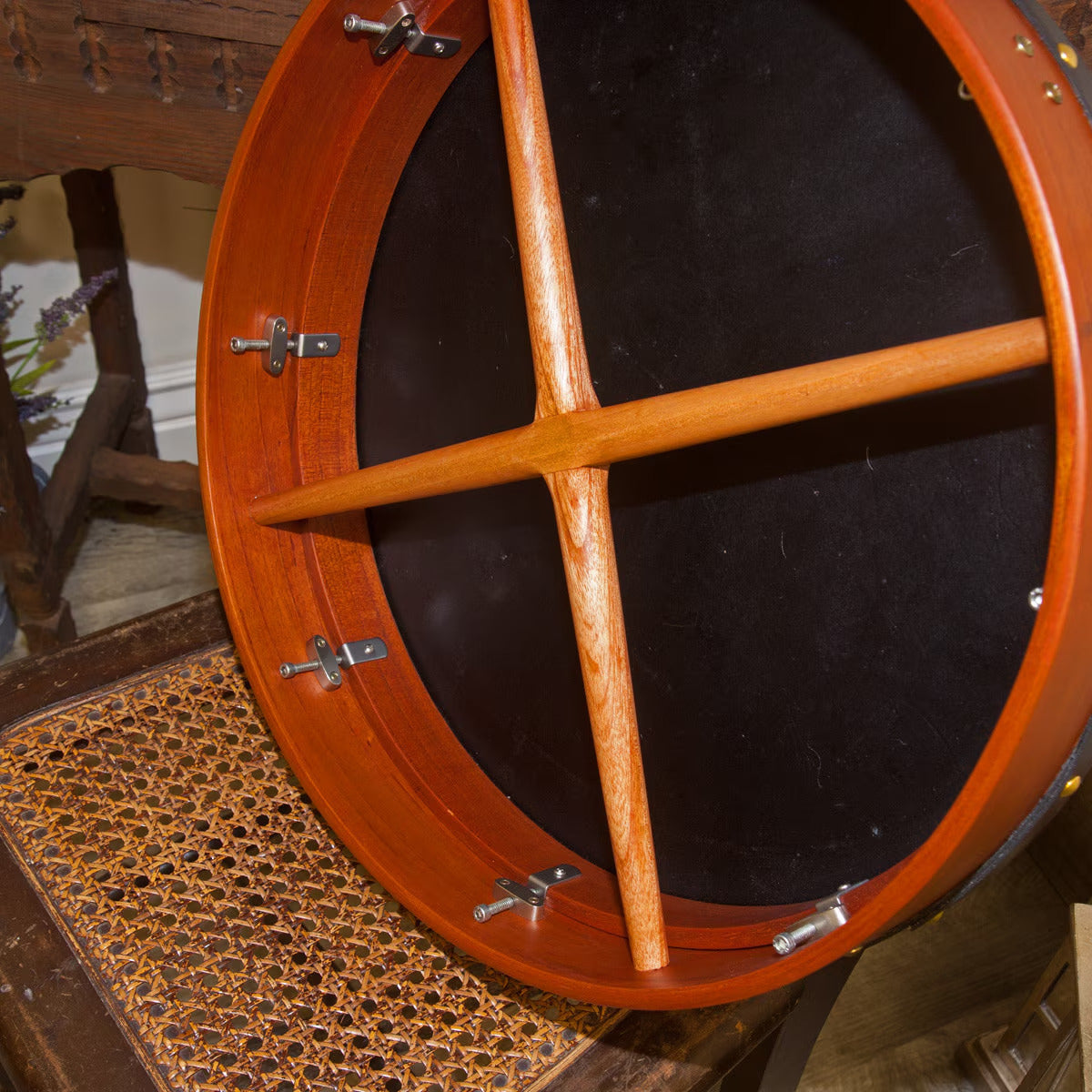 Roosebeck 18" Cedar Irish Bodhran & Gig Bag (Black Goatskin Head, Inside Tunable, Crossbar) (Copy)