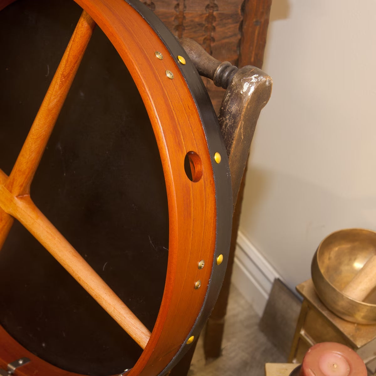 Roosebeck 18" Cedar Irish Bodhran & Gig Bag (Black Goatskin Head, Inside Tunable, Crossbar) (Copy)