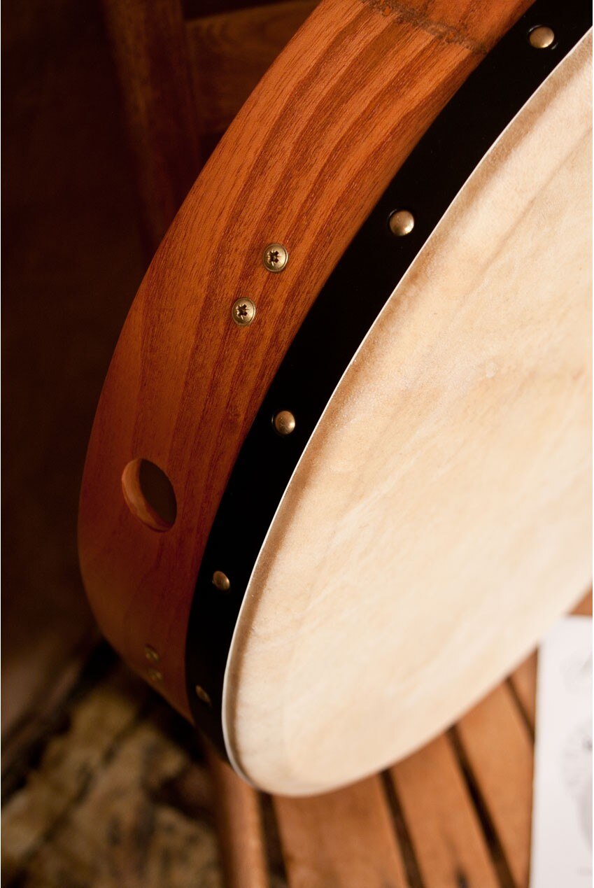 Great Sound, Lighter Weight! Roosebeck 18" Cedar Irish Bodhran & Gig Bag (DOUBLE Goatskin Head, Inside Tunable, Crossbar)