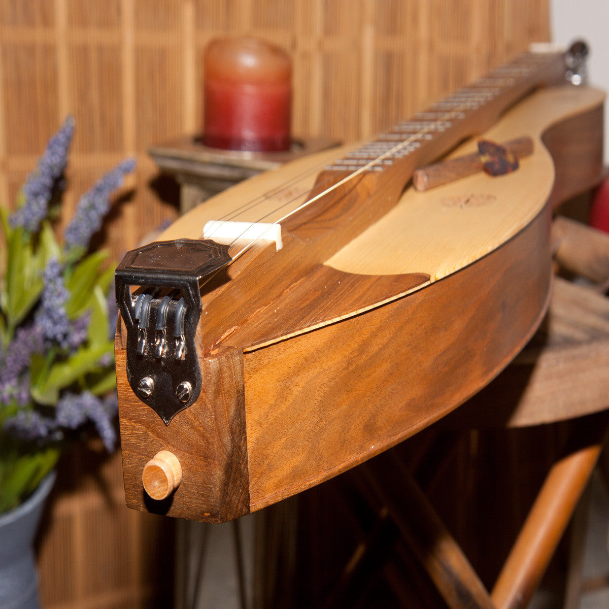 Roosebeck 4 String Dulcimer, Vaulted Fret Board (Walnut, 4 String, Knotwork, Extra String Set)