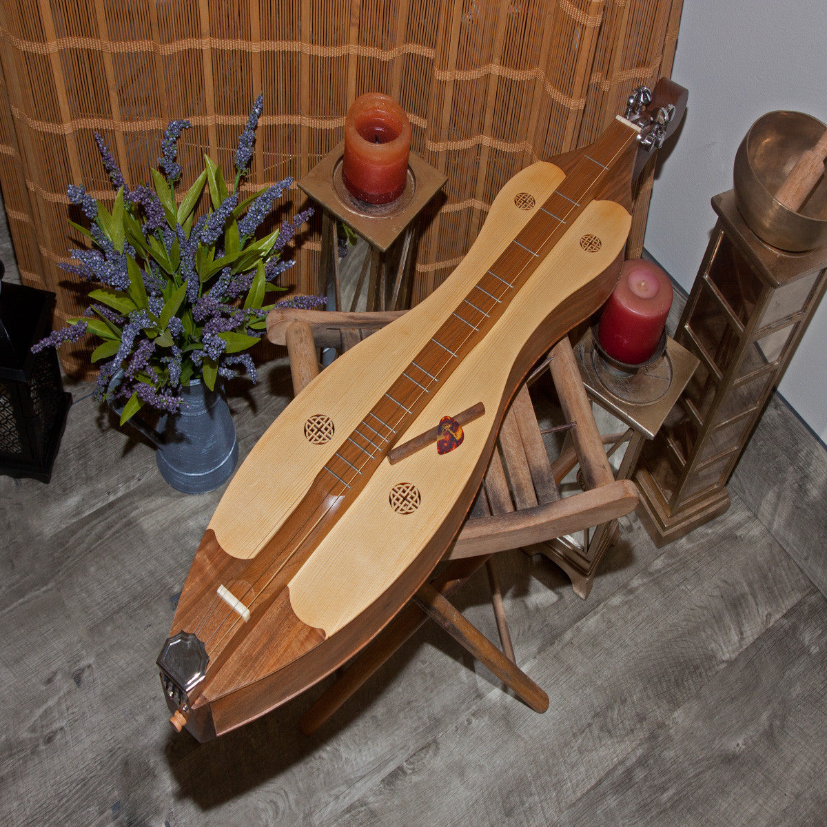 Roosebeck 4 String Dulcimer, Vaulted Fret Board (Walnut, 4 String, Knotwork, Extra String Set)