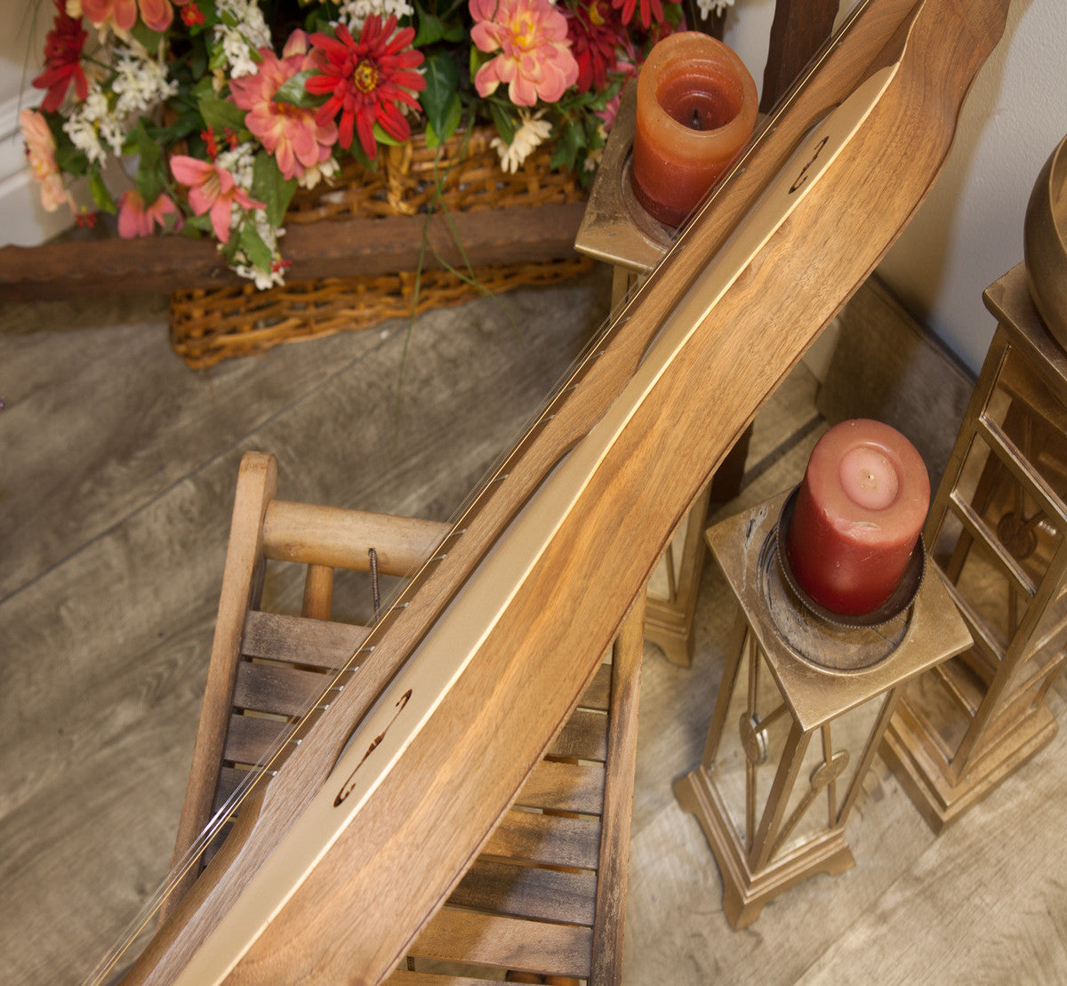 Roosebeck 4 String Grace Mountain Dulcimer, sideview of Vaulted Fret Board.