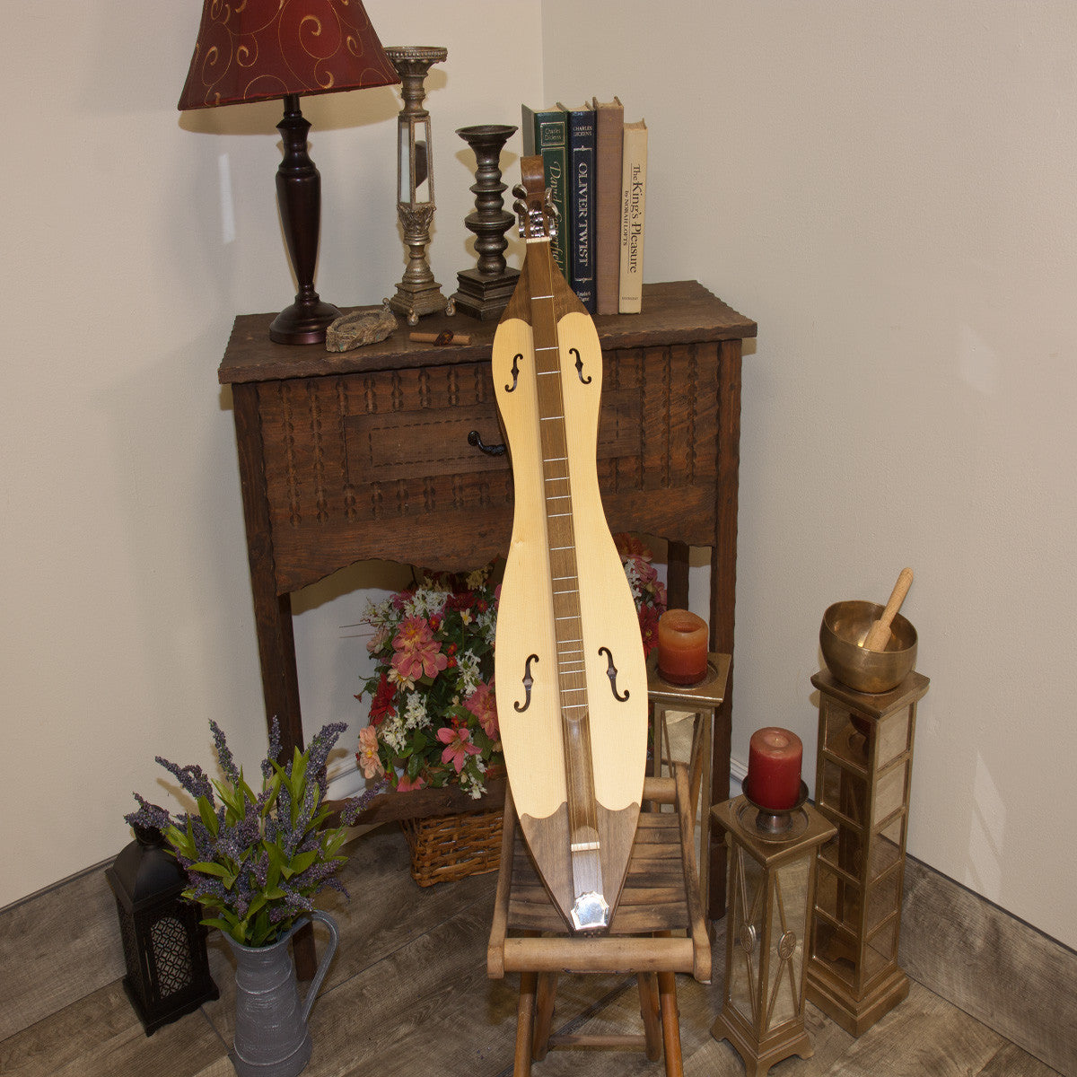 Roosebeck 4 String Grace Mountain Dulcimer (Walnut, Vaulted Fret Board, full front.