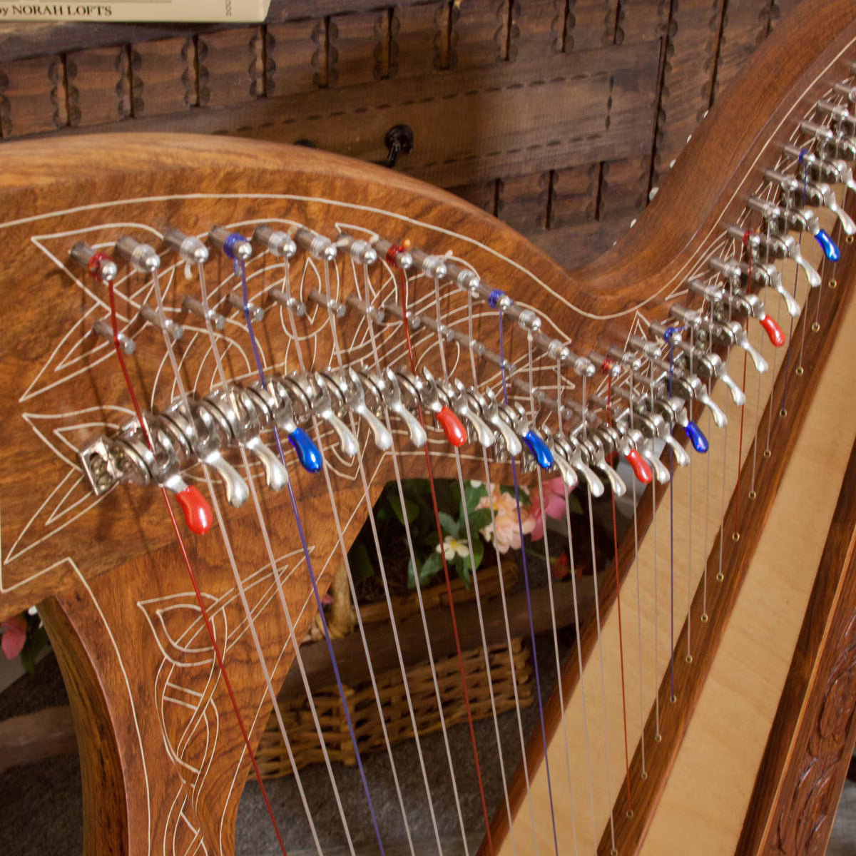 Roosebeck 29 String Minstrel Harp (Rosewood, Celtic Thistle, Chelby Levers) Extra String Set Included