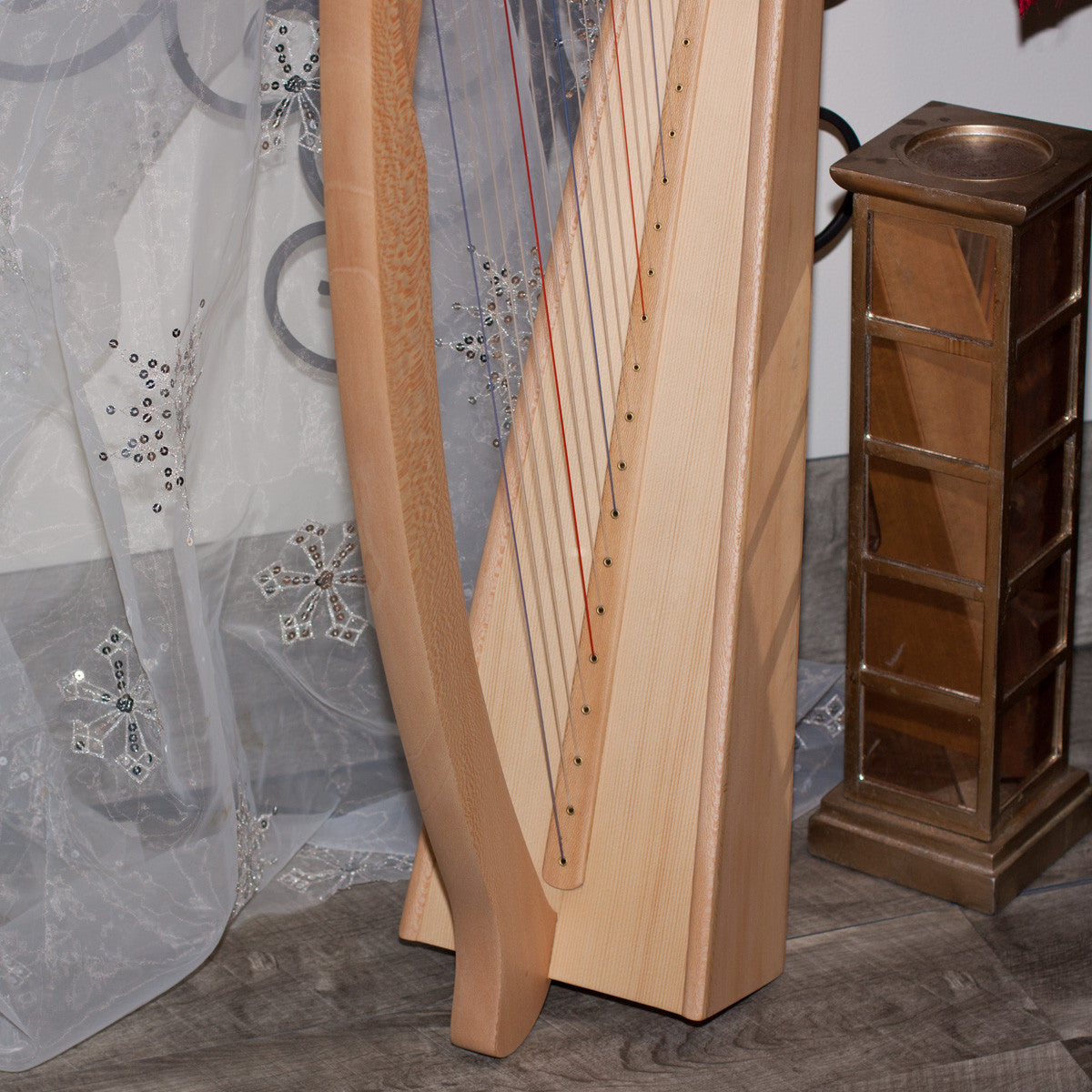 Roosebeck 19 sting Pixie harp, Lacewood, soundboard