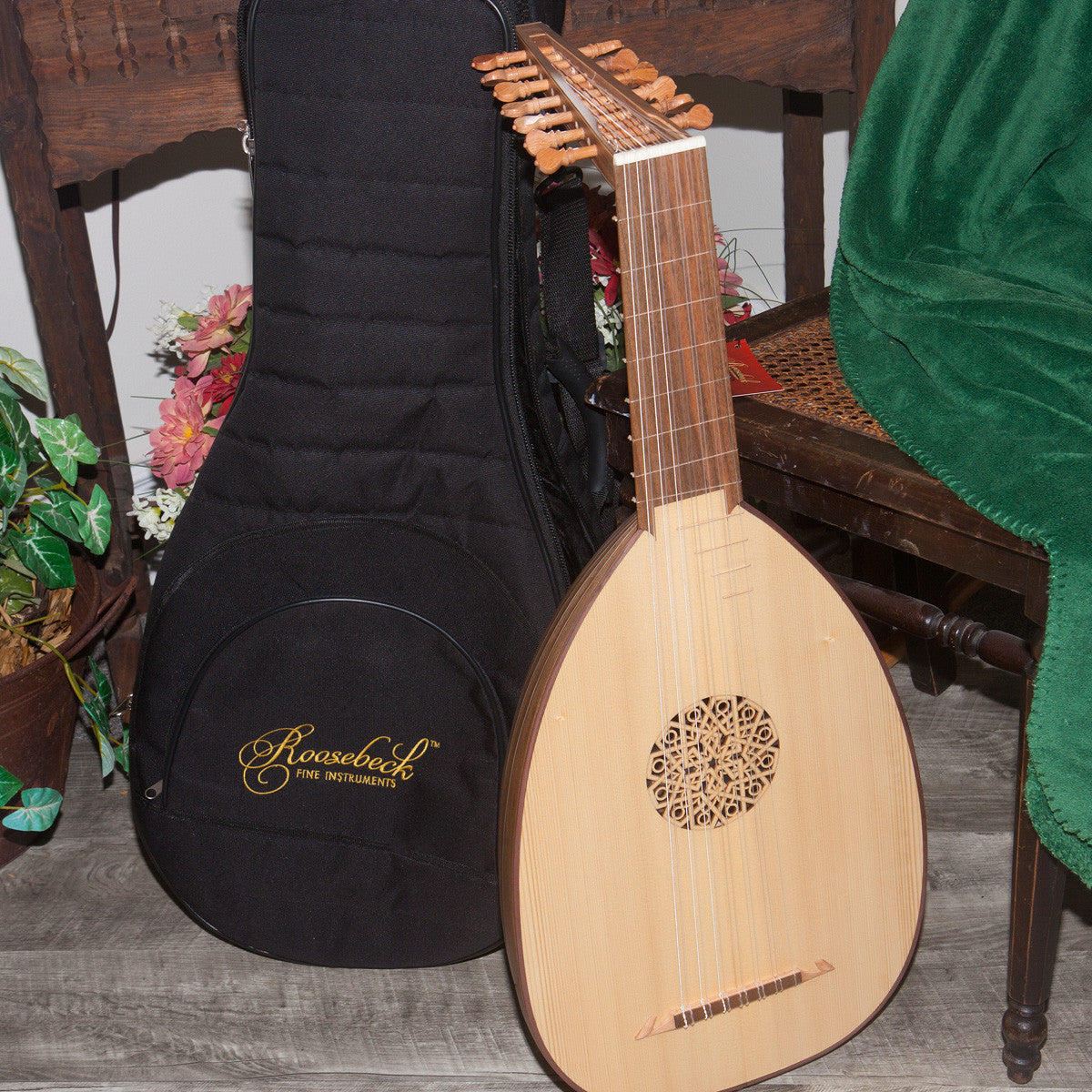 Roosebeck Deluxe 7-Course Renaissance Lute (Walnut & Canadian Spruce, Padded Gig Bag, Extra String Set)